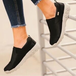 EUC TheraFit Slip-On Selena Lite Comfort Sneakers Black Size 9.5 - - 10